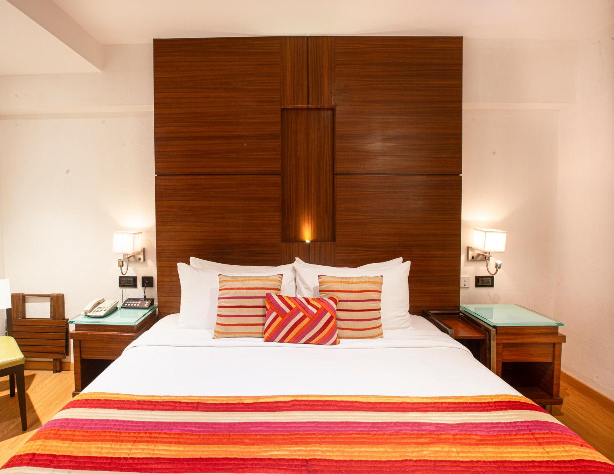 Hotel Bawa Continental Bombay Esterno foto