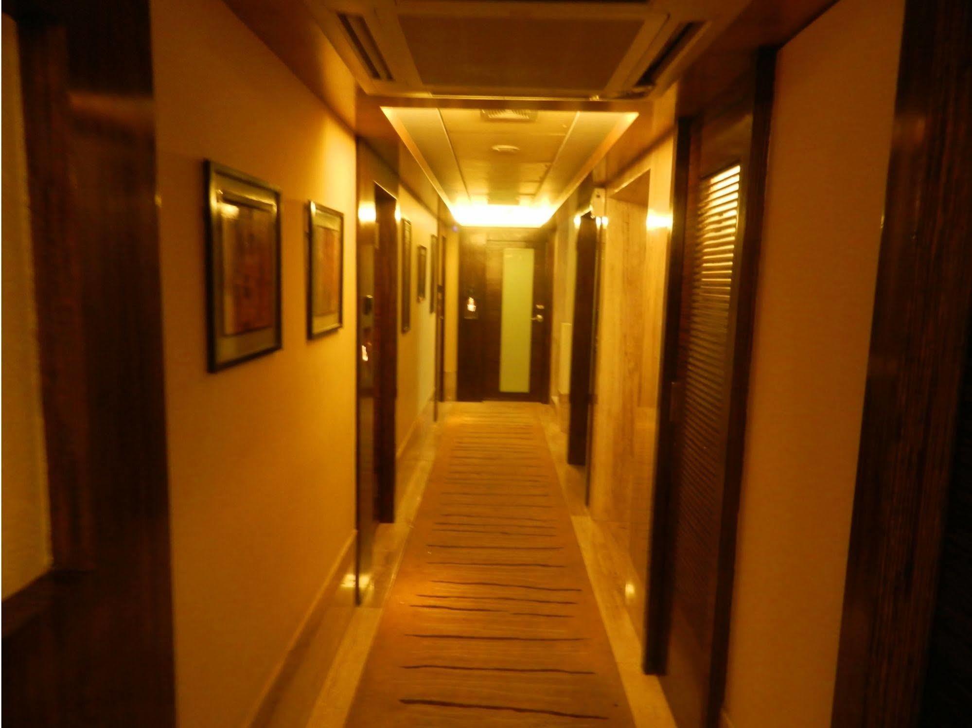 Hotel Bawa Continental Bombay Esterno foto